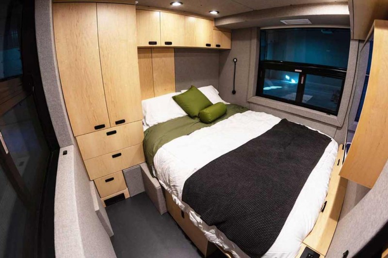 Loki Basecamp XL Coach Series: роскошный автобус-автодом для полноценной жизни в дороге