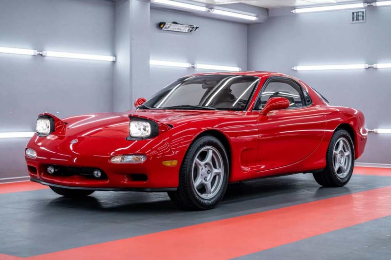 Идеально сохранившийся спорткар Mazda RX-7 (FD) без пробега продают за 12 млн рублей