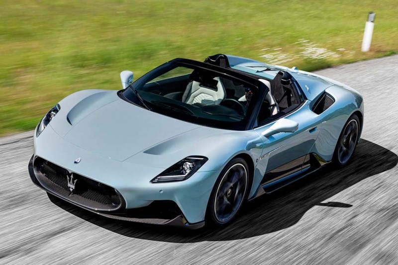 Итальянцы представили родстер Maserati MC20 Cielo с уникальной прозрачной крышей