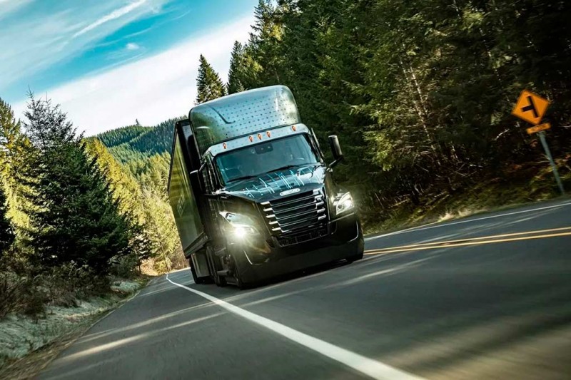 Электрический тягач Freightliner eCascadia дебютирует на рынке до конца 2022 года