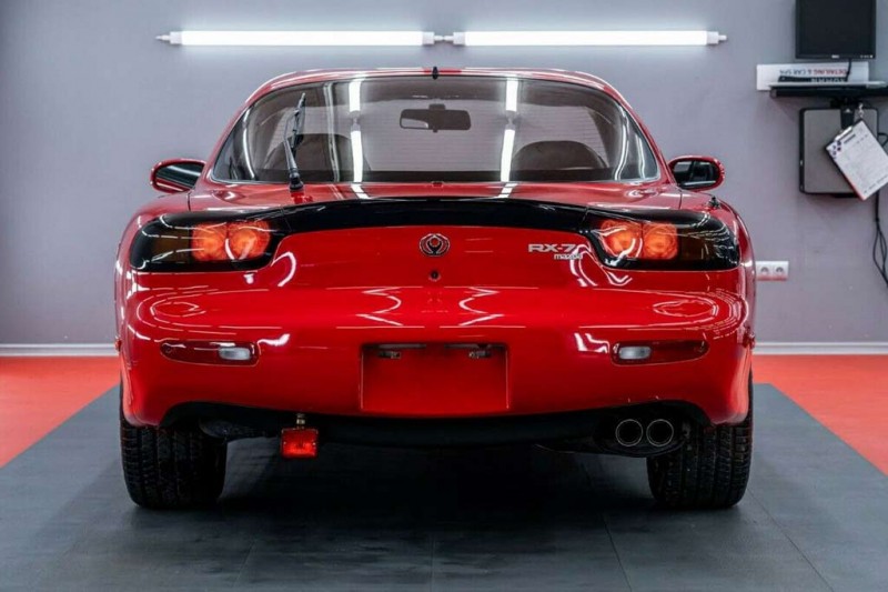 Идеально сохранившийся спорткар Mazda RX-7 (FD) без пробега продают за 12 млн рублей