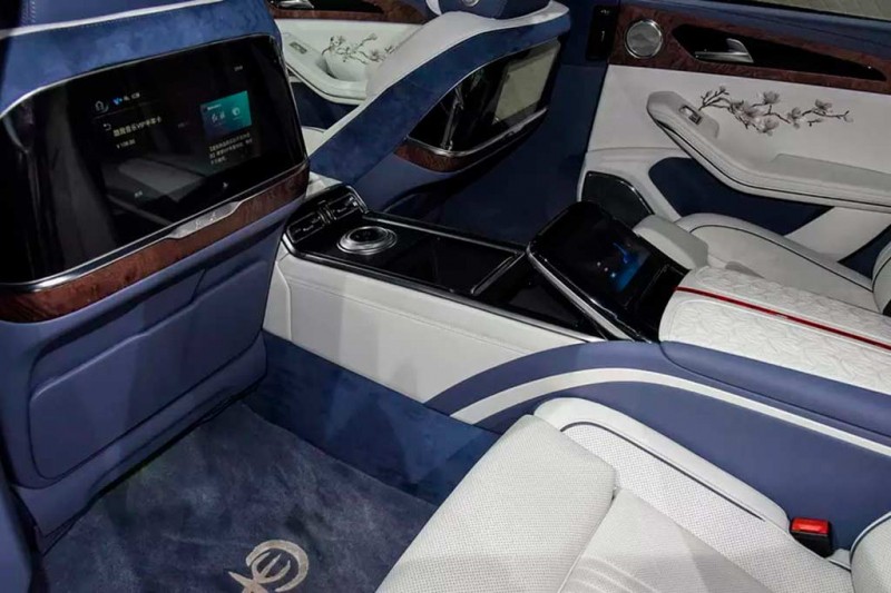 Китайский лимузин Hongqi H9+ оказался в два раза дешевле немецких конкурентов