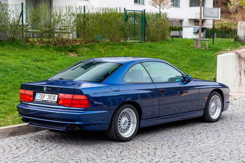 Эффектный BMW 850 Ci 1995 года выставили на торги: пока за авто предлагают только 1,4 млн руб