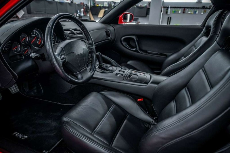 Идеально сохранившийся спорткар Mazda RX-7 (FD) без пробега продают за 12 млн рублей