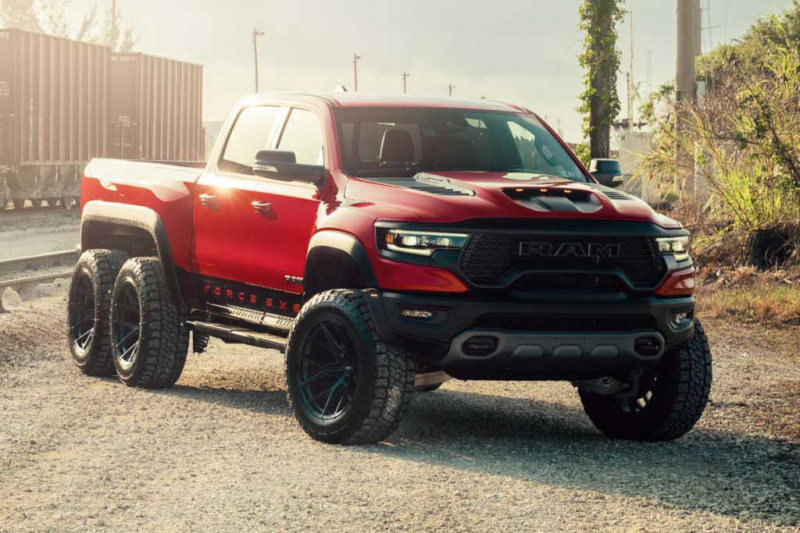 Шестиколесный &laquo;Мамонт&raquo; на базе RAM 1500 TRX примерил диски Vossen