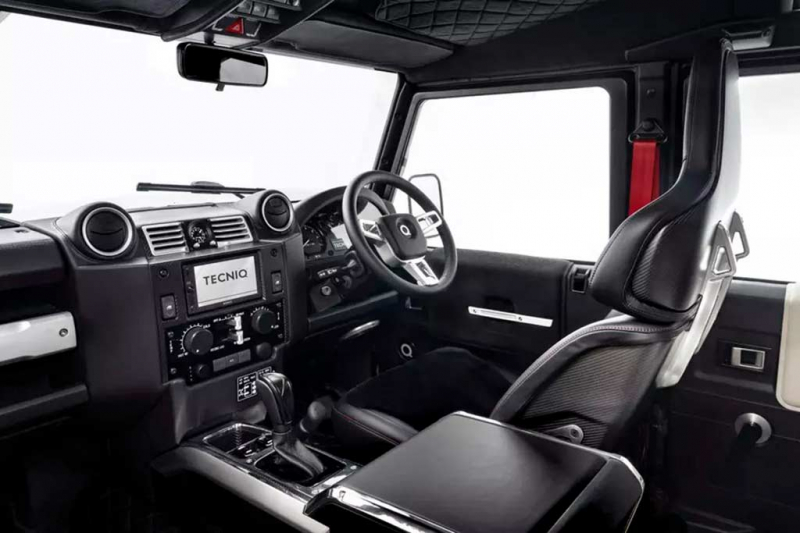Уникальный Land Rover Defender Q40 с мотором от Ford Mustang продадут с молотка