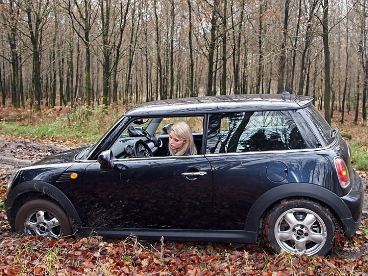 Как по каплям понять, какая жидкость утекает из автомобиля