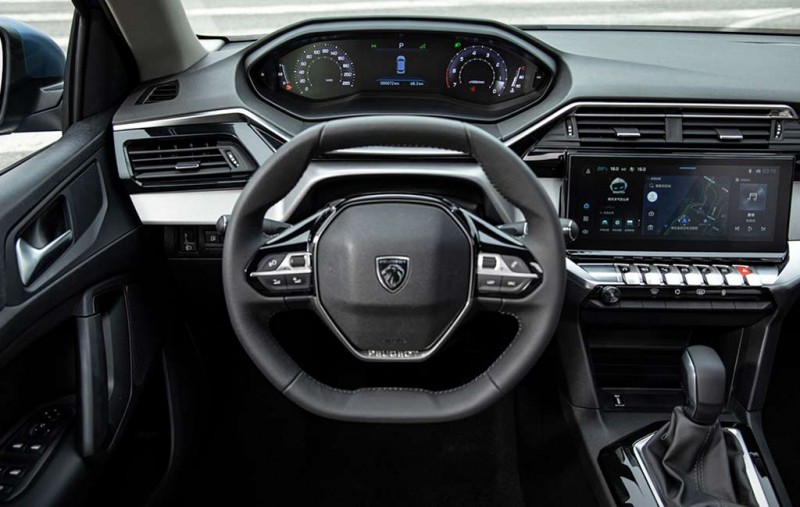 В Китае представлен обновленный седан Peugeot 408 для местного рынка