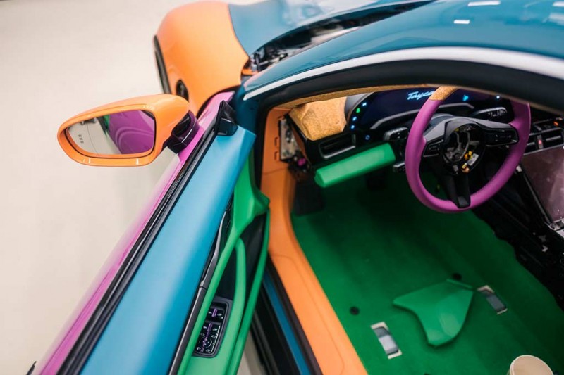 Porsche Taycan Cross Turismo от Шона Уотерспуна удивил яркой окраской в стиле VW Harlequin