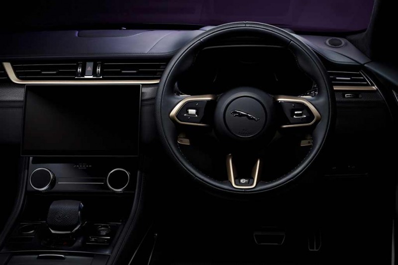 Jaguar F-Pace SVR обзавелся лимитированной спецверсией «Edition 1988» 3 Jaguar F-Pace SVR обзавелся лимитированной спецверсией «Edition 1988»