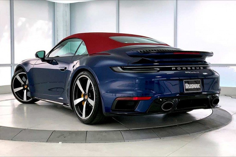 Подержанный Porsche 911 Turbo S Cabrio в богатом оснащении ощутимо дороже нового