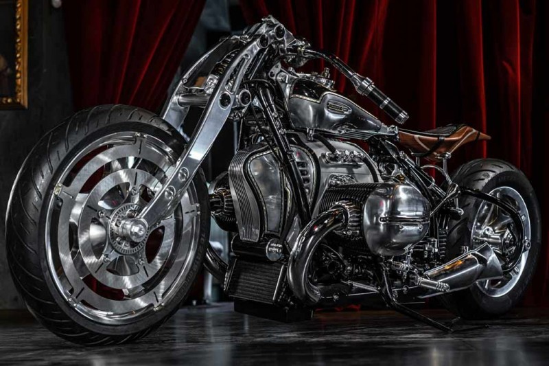 Немцы представили уникальный кастомный байк BMW Motorrad R18 Magnifica 1 Немцы представили уникальный кастомный байк BMW Motorrad R18 Magnifica