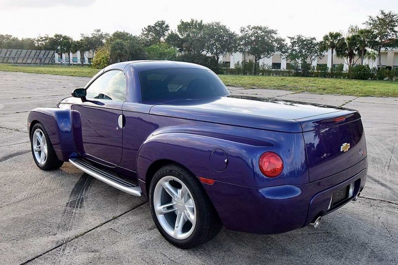 На продажу выставлен экзотический Chevrolet SSR 2004 года с минимальным пробегом