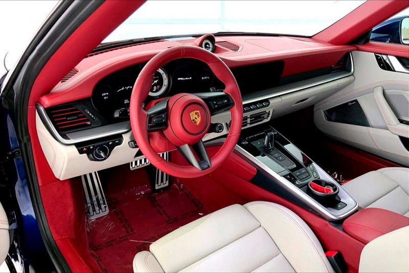 Подержанный Porsche 911 Turbo S Cabrio в богатом оснащении ощутимо дороже нового