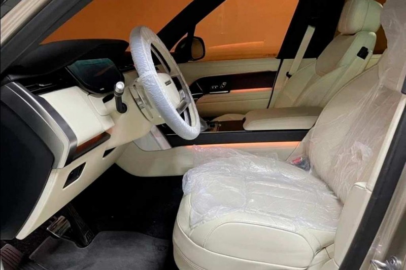 Единственный в России Range Rover 5 нового поколения продают за ₽39 млн 4 Единственный в России Range Rover 5 нового поколения продают за ₽39 млн