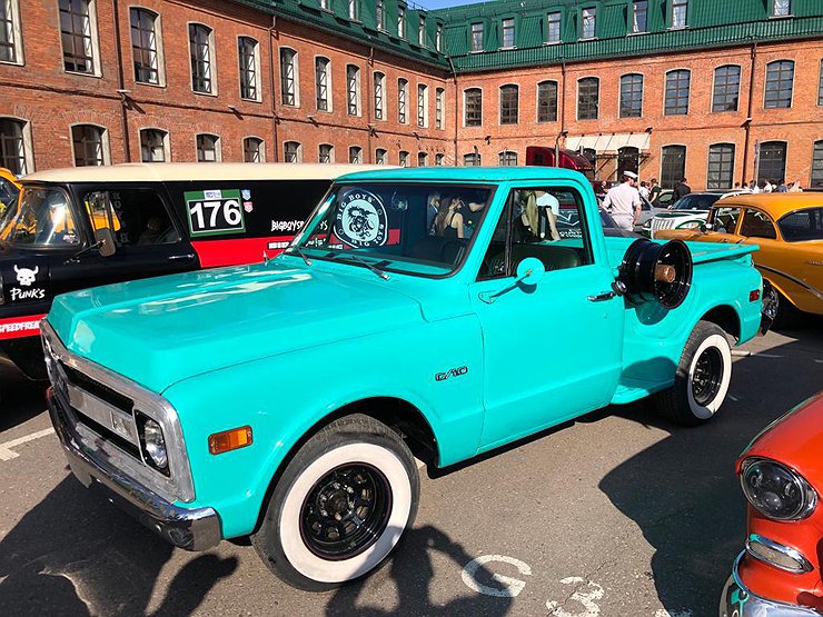 В Россию стали массово завозить американские автомобили в обход санкций