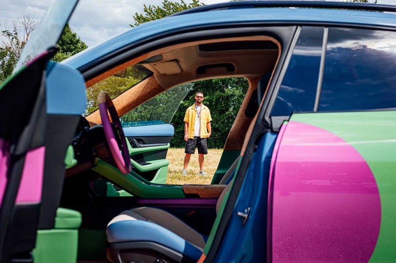 Porsche Taycan Cross Turismo от Шона Уотерспуна удивил яркой окраской в стиле VW Harlequin