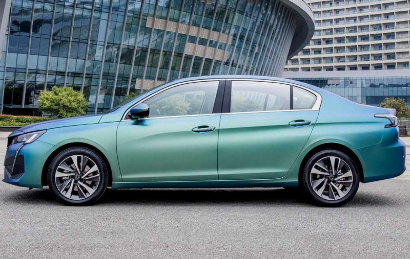 В Китае представлен обновленный седан Peugeot 408 для местного рынка