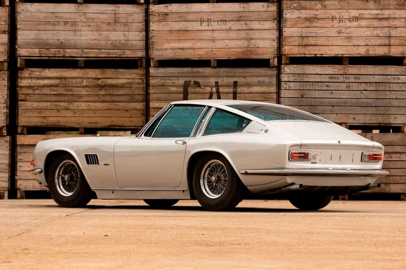 В продаже редкая модель AC 428: это Shelby Cobra с итальянским дизайном кузова