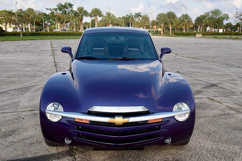 На продажу выставлен экзотический Chevrolet SSR 2004 года с минимальным пробегом