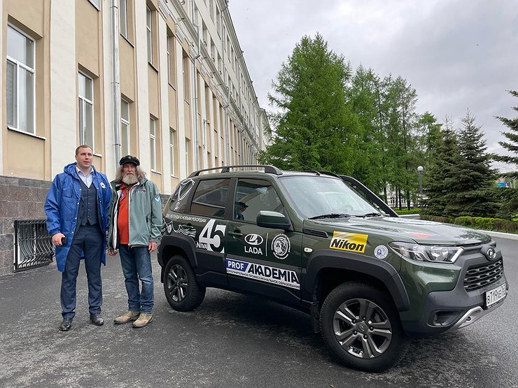 Импортозамещение: Федор Конюхов изменил Toyota Hilux с внедорожником LADA Niva