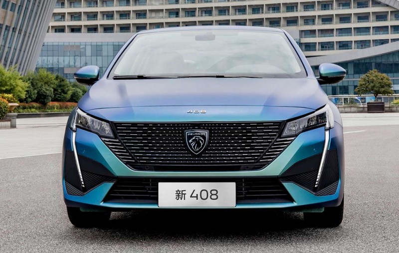 В Китае представлен обновленный седан Peugeot 408 для местного рынка
