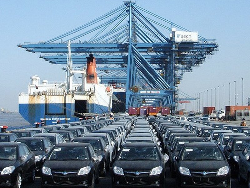 Поставки китайских автомобилей резко сократились