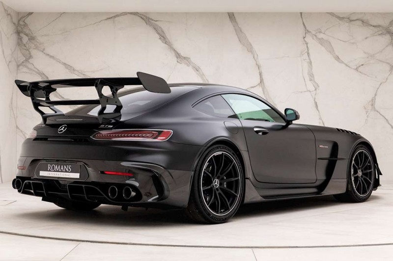 В продаже экстремальный Mercedes-AMG GT Black Series: ценник 34 млн рублей