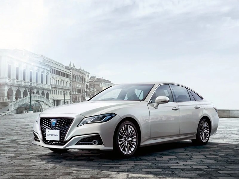 Новую Toyota Crown покажут в июле