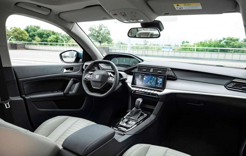В Китае представлен обновленный седан Peugeot 408 для местного рынка