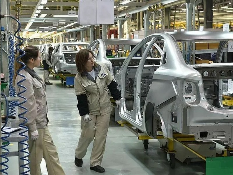 Сотрудников Lada переведут на сборку оружия