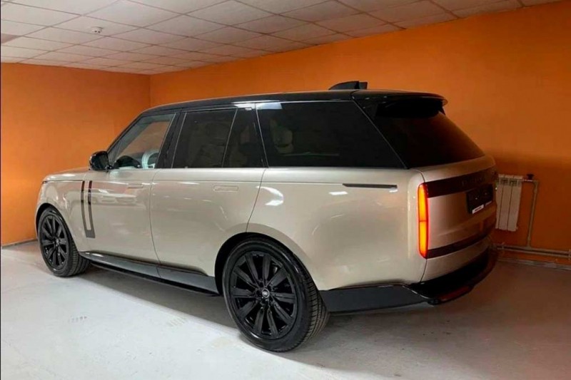Единственный в России Range Rover 5 нового поколения продают за ₽39 млн 3 Единственный в России Range Rover 5 нового поколения продают за ₽39 млн