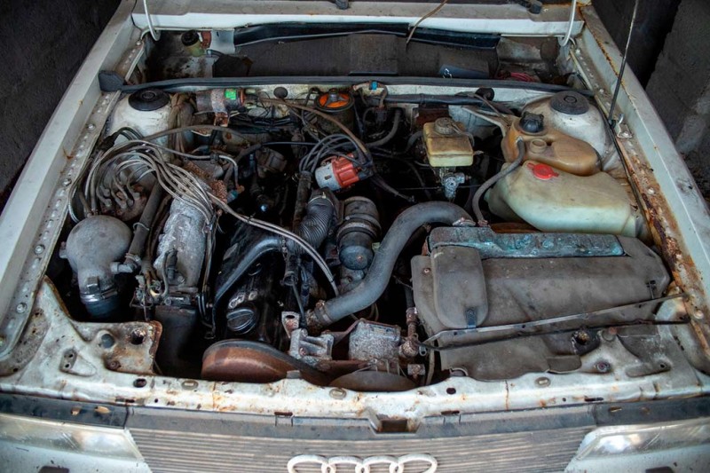 Простоявший почти 30 лет в гараже ржавый Audi Quattro Turbo 1982 выставили на торги 5 Простоявший почти 30 лет в гараже ржавый Audi Quattro Turbo 1982 выставили на торги