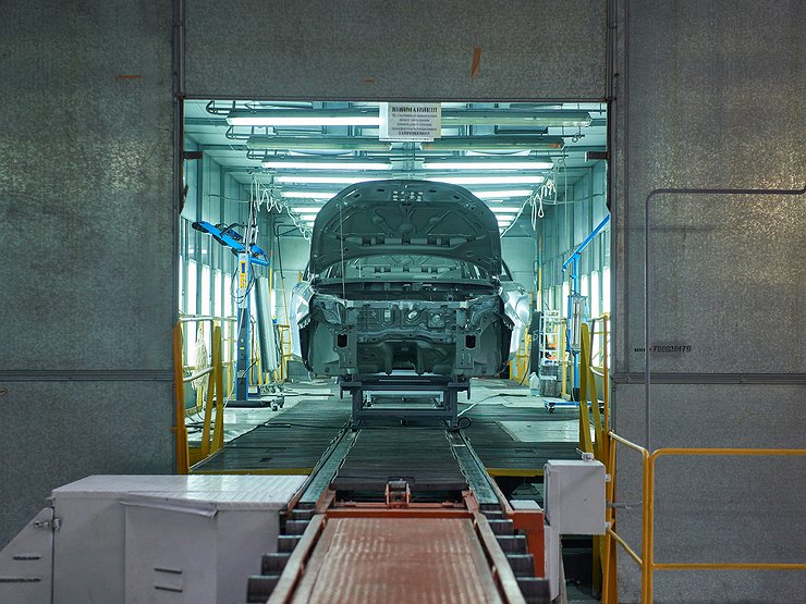Сотрудники АВТОВАЗа будут собирать автоматы Калашникова вместо машин 1 Сотрудники АВТОВАЗа будут собирать автоматы Калашникова вместо машин