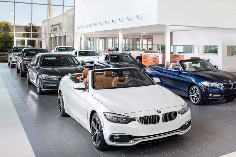 BMW планирует отказаться от дилерских центров: как они будут продавать машины?
