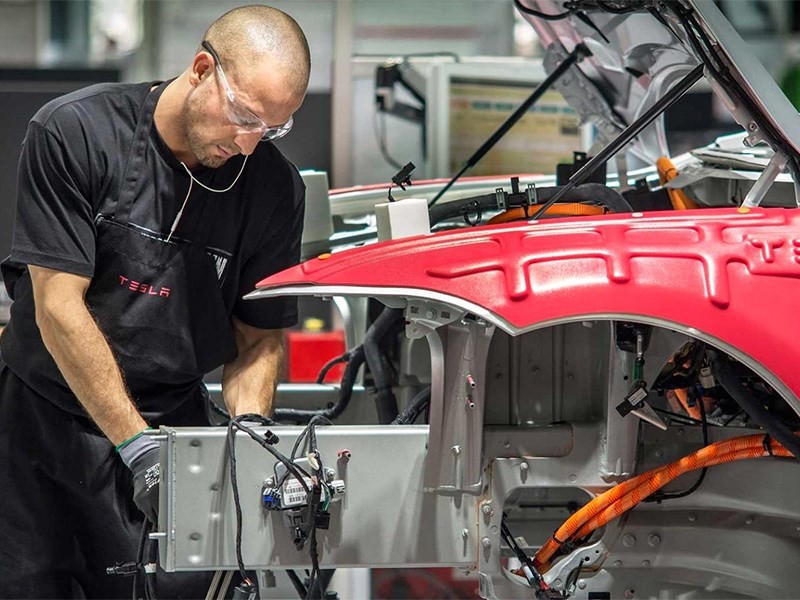 Tesla уволит людей из за плохого предчувствия Илона Маска
