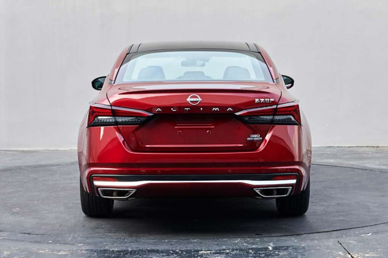 Обновленный седан Nissan Altima получил более спортивную внешность