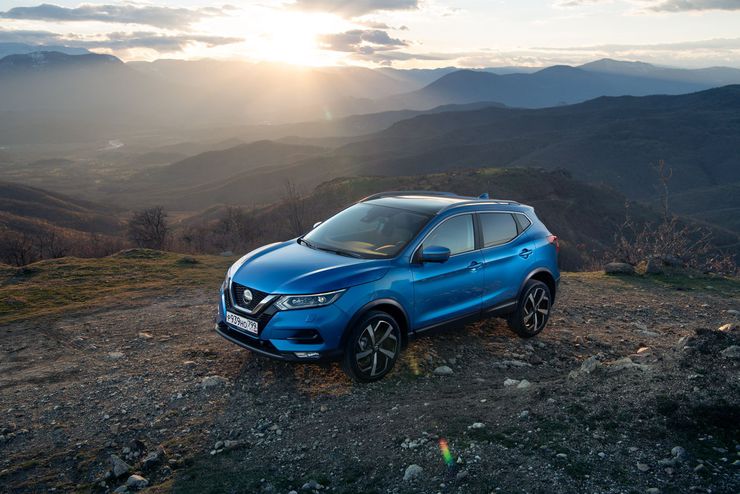 Азиатский коктейль: сравнительный тест-драйв Toyota RAV4 и Nissan Qashqai