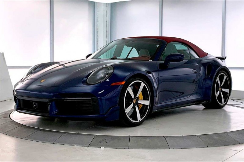 Подержанный Porsche 911 Turbo S Cabrio в богатом оснащении ощутимо дороже нового