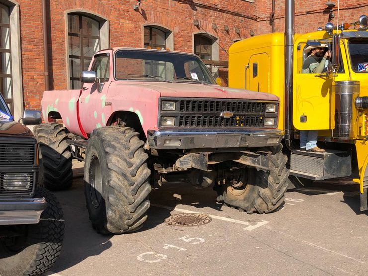 В Россию стали массово завозить американские автомобили в обход санкций