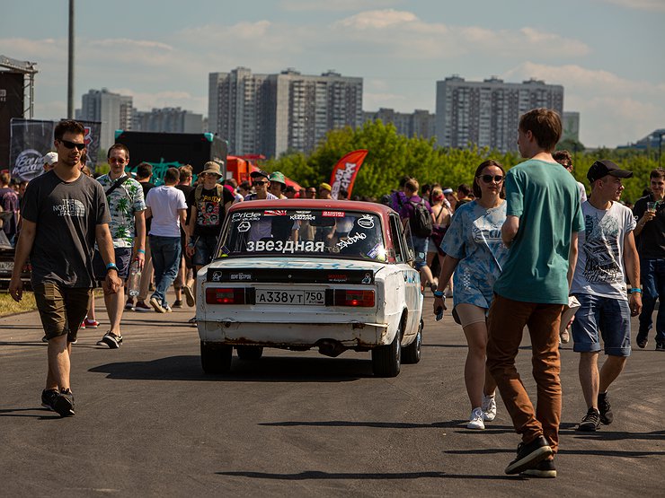«Все по классике»: в Москве случился лютый замес фанатов «Жигулей»