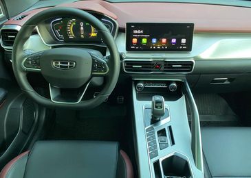 Последнее китайское предупреждение: сравнительный тест Geely Coolray и Nissan Qashqai
