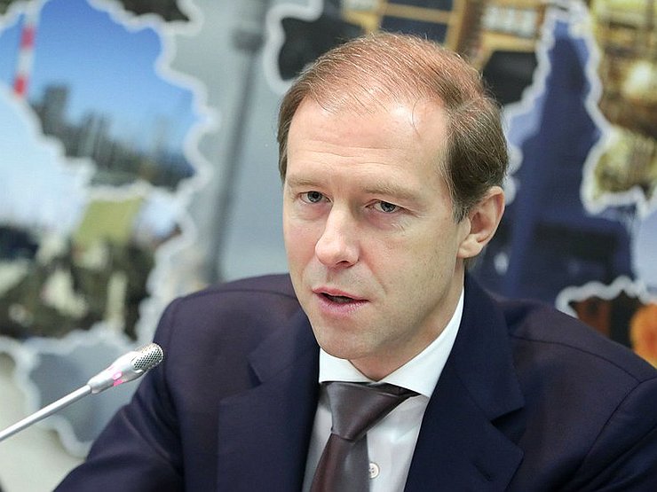 Мантуров пообещал российскому автопрому в 2022 году падение на 50%