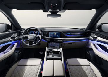 Большой, но некрасивый: Audi представила новейший кроссовер Q6