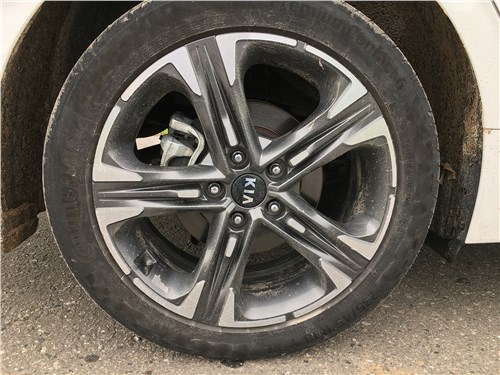 Kia K5- этот автомобиль будет напрягать, но кого?