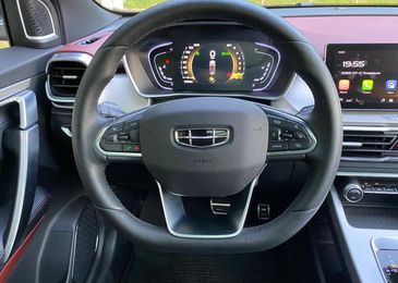 Последнее китайское предупреждение: сравнительный тест Geely Coolray и Nissan Qashqai