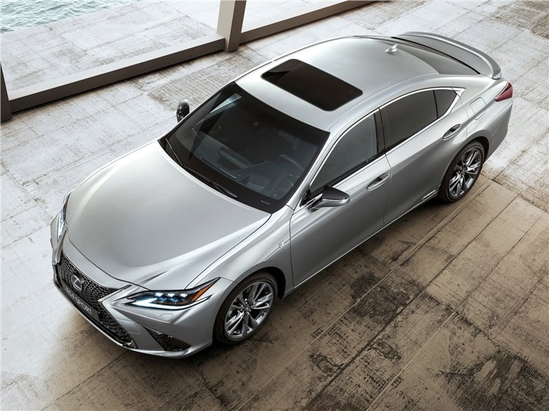 Lexus представил рестайлинговый ES для Европы