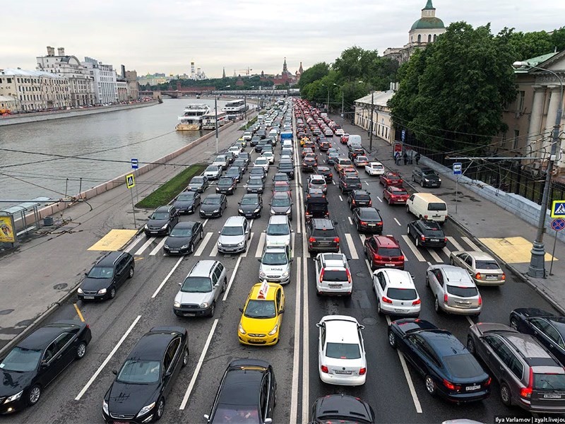 Московские светофоры перестанут мигать желтым по ночам 1 Московские светофоры перестанут мигать желтым по ночам