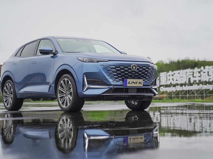 «Китайский Lexus» ударил по Geely: чем россиян удивит новейший Changan Uni-K