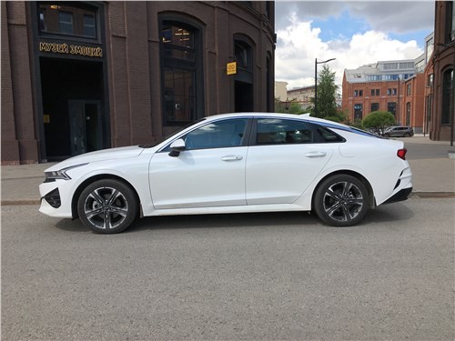Kia K5- этот автомобиль будет напрягать, но кого?